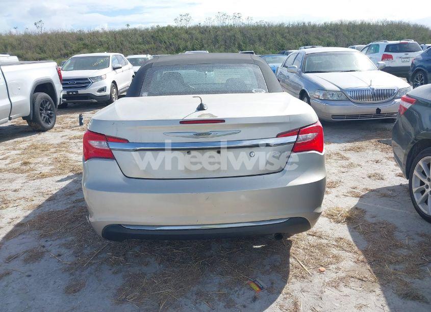 Photo 16 of 2014 Chrysler 200 TOURING (VIN 1C3BCBEB5EN158080)