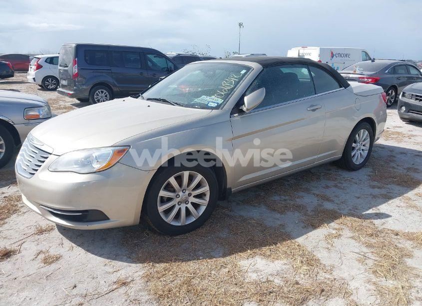 Photo 2 of 2014 Chrysler 200 TOURING (VIN 1C3BCBEB5EN158080)