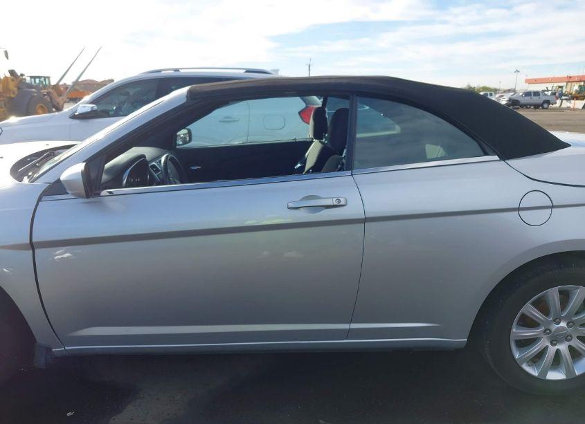 Photo 14 of 2012 Chrysler 200 TOURING (VIN 1C3BCBEB6CN229428)