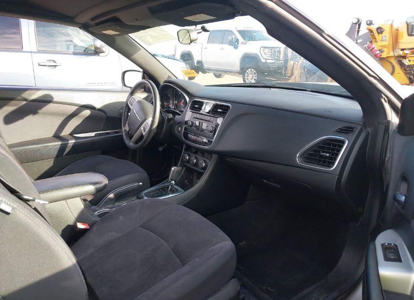 Photo 5 of 2012 Chrysler 200 TOURING (VIN 1C3BCBEB6CN229428)