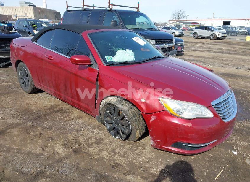 2013 Chrysler 200 TOURING (VIN 1C3BCBEB6DN560110) main photo