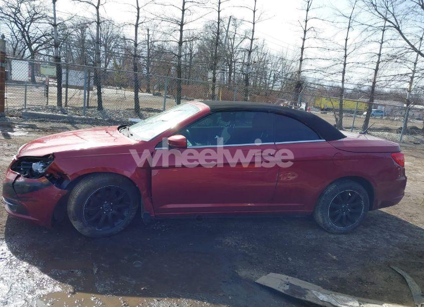 Photo 14 of 2013 Chrysler 200 TOURING (VIN 1C3BCBEB6DN560110)