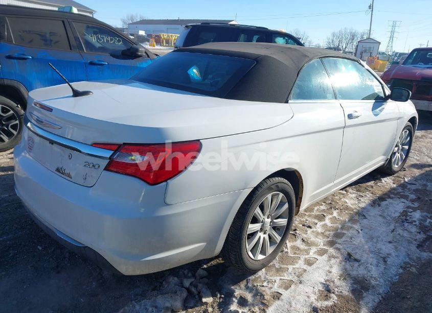 Photo 4 of 2012 Chrysler 200 TOURING (VIN 1C3BCBEB9CN215829)