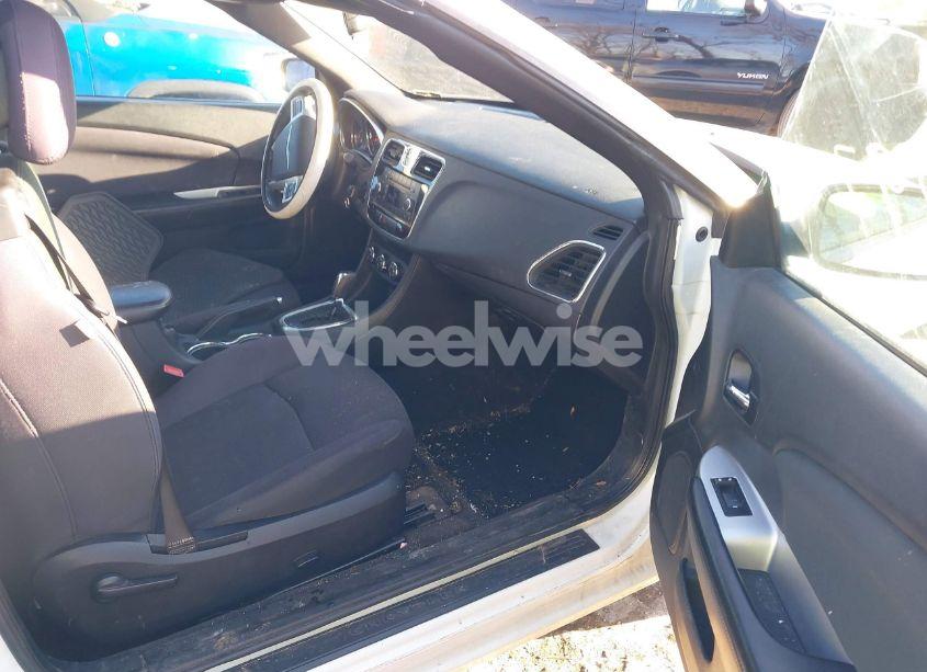 Photo 5 of 2012 Chrysler 200 TOURING (VIN 1C3BCBEB9CN215829)