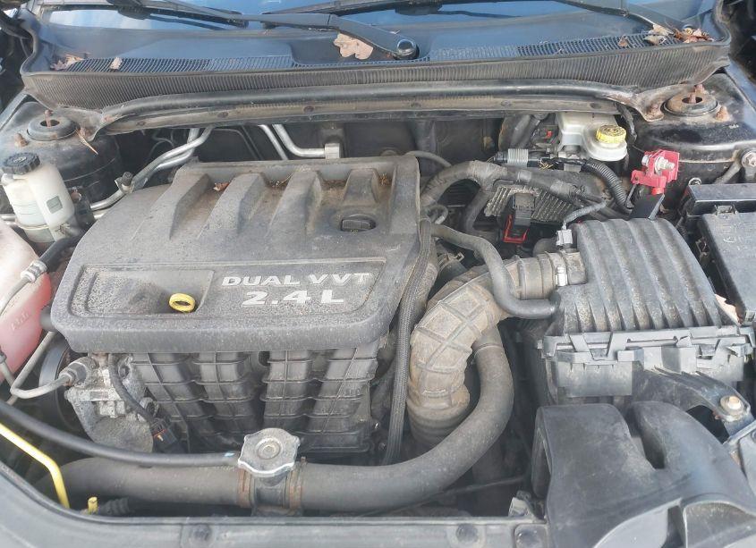 Photo 10 of 2013 Chrysler 200 TOURING (VIN 1C3BCBEB9DN547223)