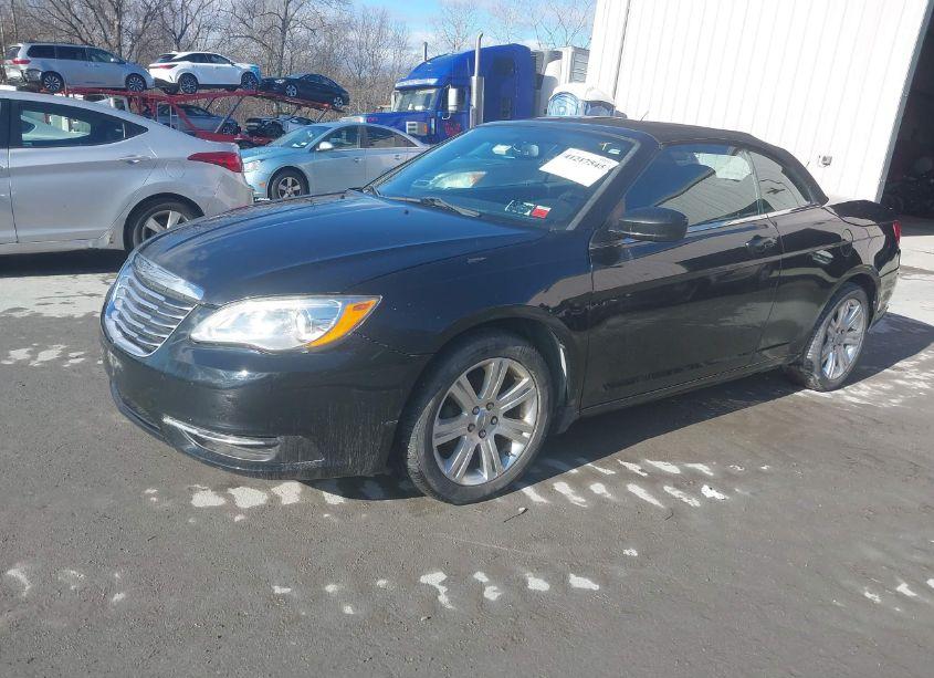 Photo 2 of 2013 Chrysler 200 TOURING (VIN 1C3BCBEB9DN547223)