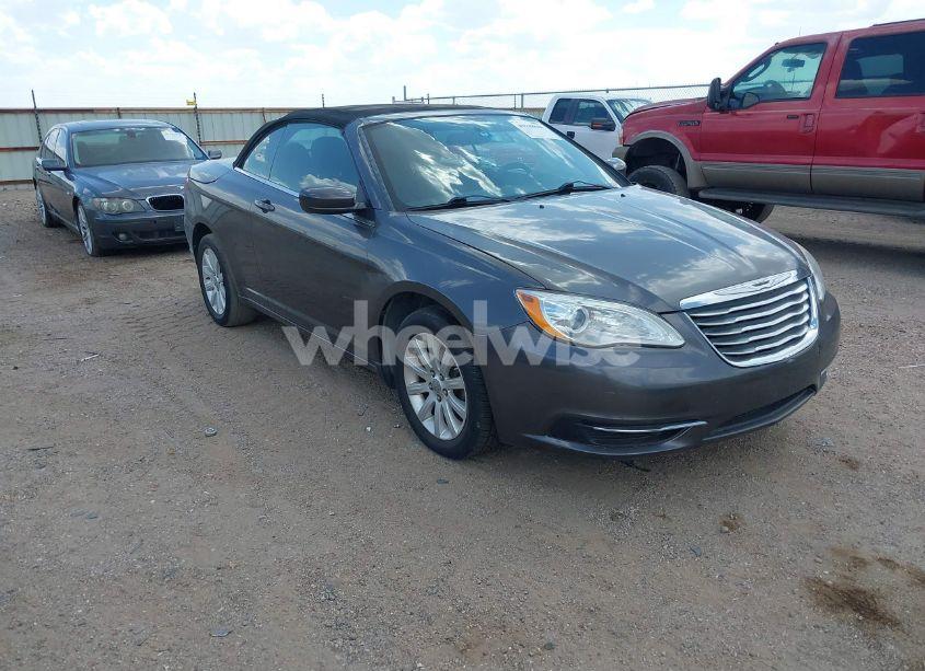 2014 Chrysler 200 TOURING (VIN 1C3BCBEB9EN158101) main photo