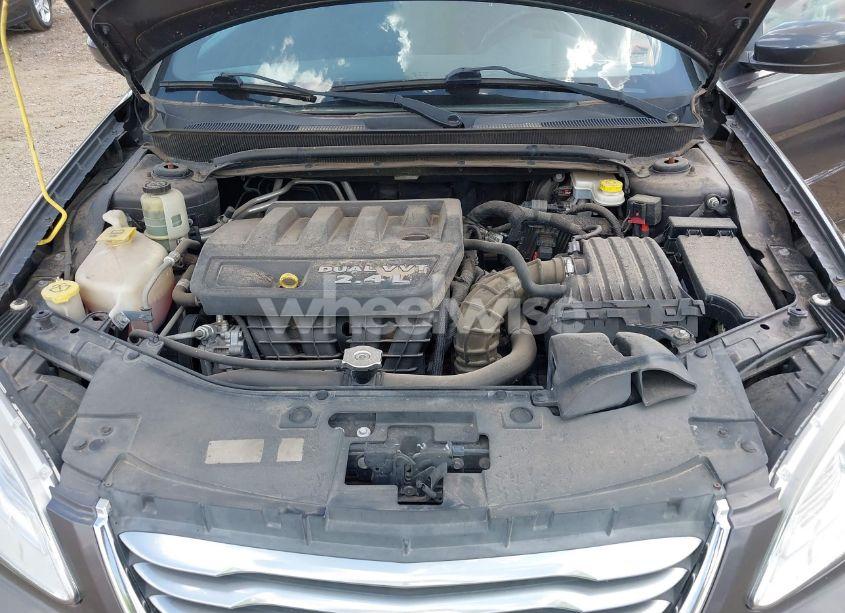 Photo 10 of 2014 Chrysler 200 TOURING (VIN 1C3BCBEB9EN158101)