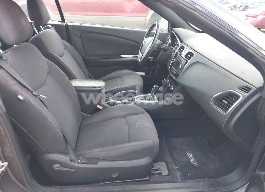 Photo 5 of 2014 Chrysler 200 TOURING (VIN 1C3BCBEB9EN158101)