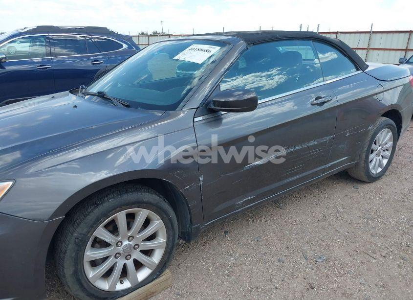 Photo 6 of 2014 Chrysler 200 TOURING (VIN 1C3BCBEB9EN158101)