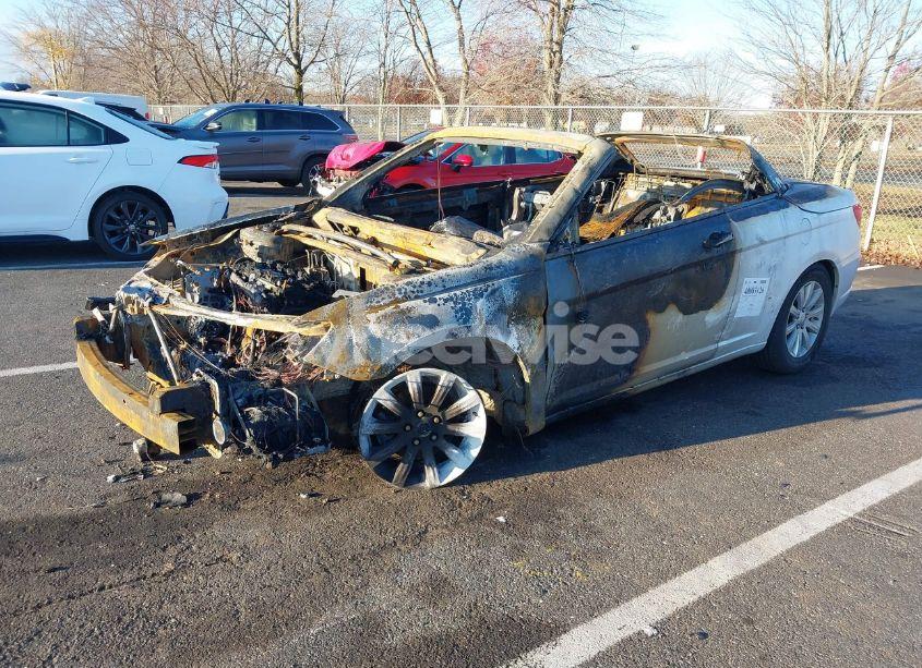 Photo 2 of 2014 Chrysler 200 TOURING (VIN 1C3BCBEB9EN158230)