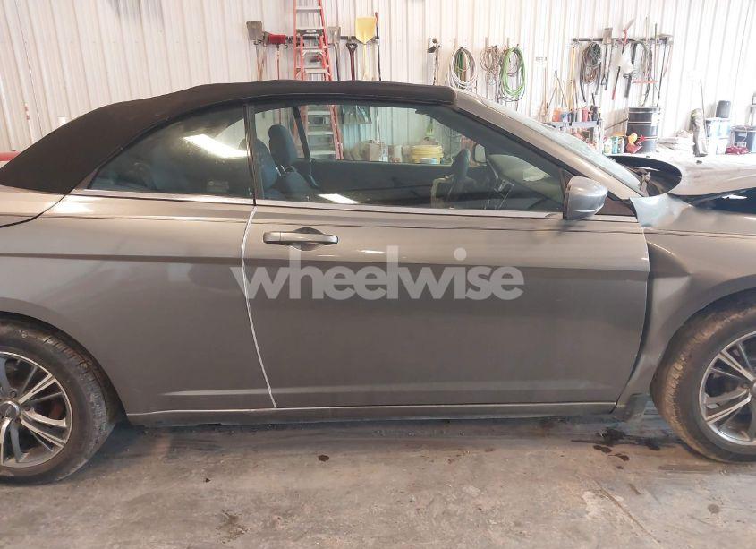 Photo 13 of 2012 Chrysler 200 TOURING (VIN 1C3BCBEBXCN215578)