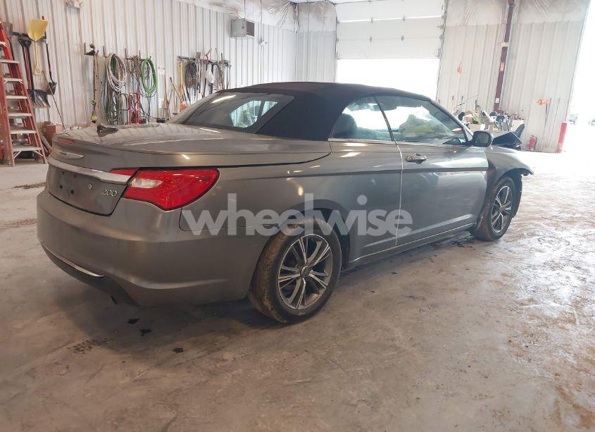 Photo 4 of 2012 Chrysler 200 TOURING (VIN 1C3BCBEBXCN215578)