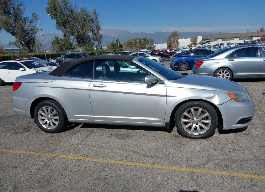 Photo 13 of 2012 Chrysler 200 TOURING (VIN 1C3BCBEBXCN218898)