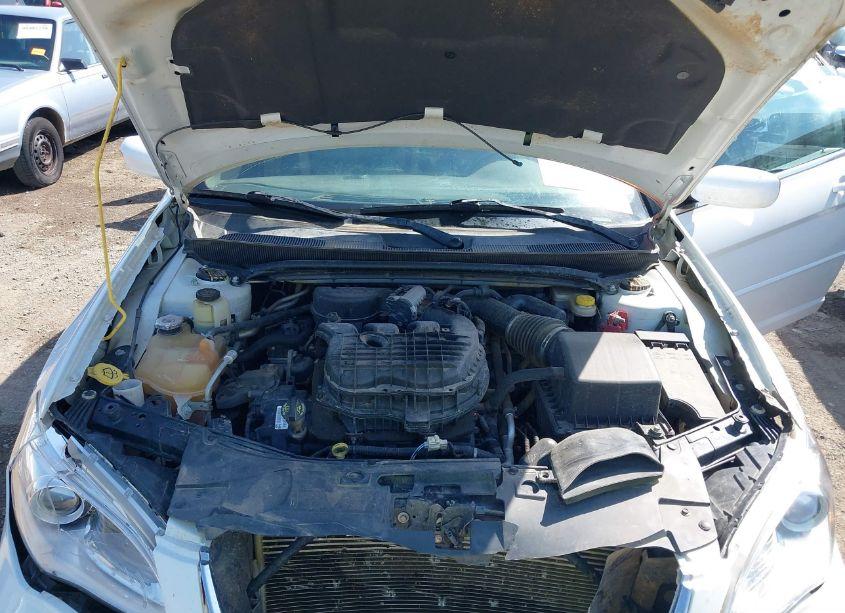 Photo 10 of 2014 Chrysler 200 TOURING (VIN 1C3BCBEG2EN131060)