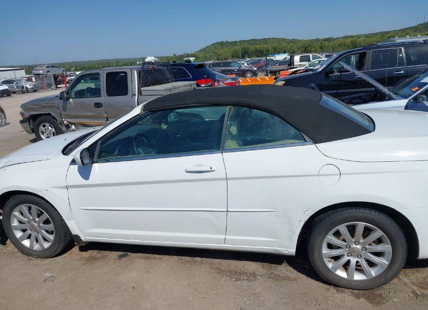 Photo 14 of 2014 Chrysler 200 TOURING (VIN 1C3BCBEG2EN131060)