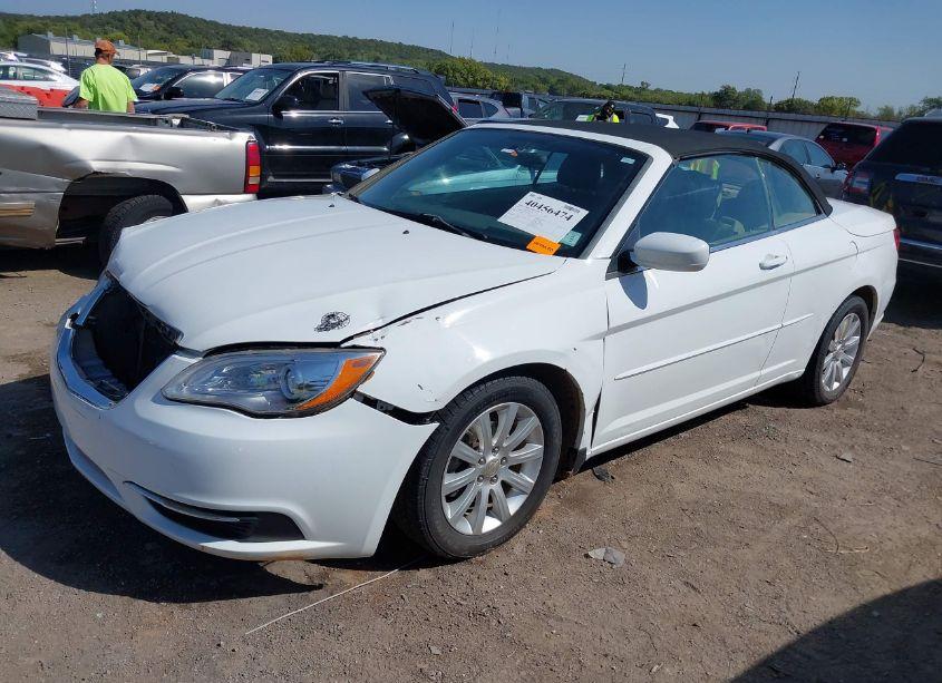 Photo 2 of 2014 Chrysler 200 TOURING (VIN 1C3BCBEG2EN131060)
