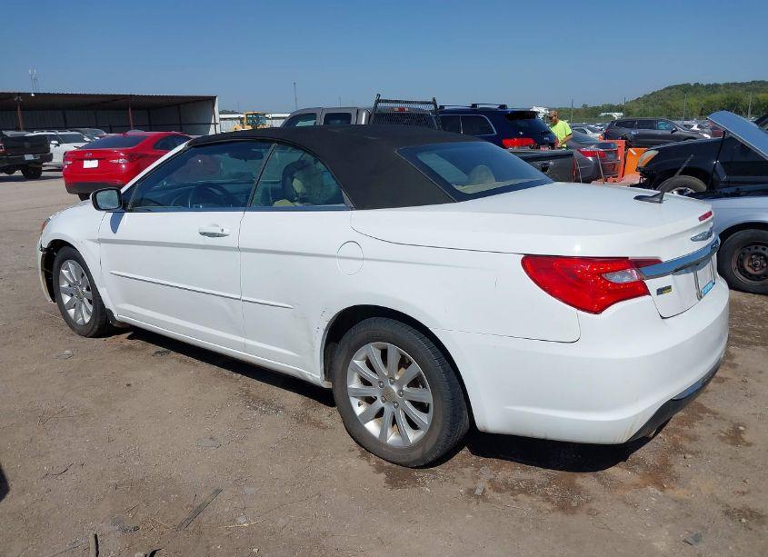 Photo 3 of 2014 Chrysler 200 TOURING (VIN 1C3BCBEG2EN131060)