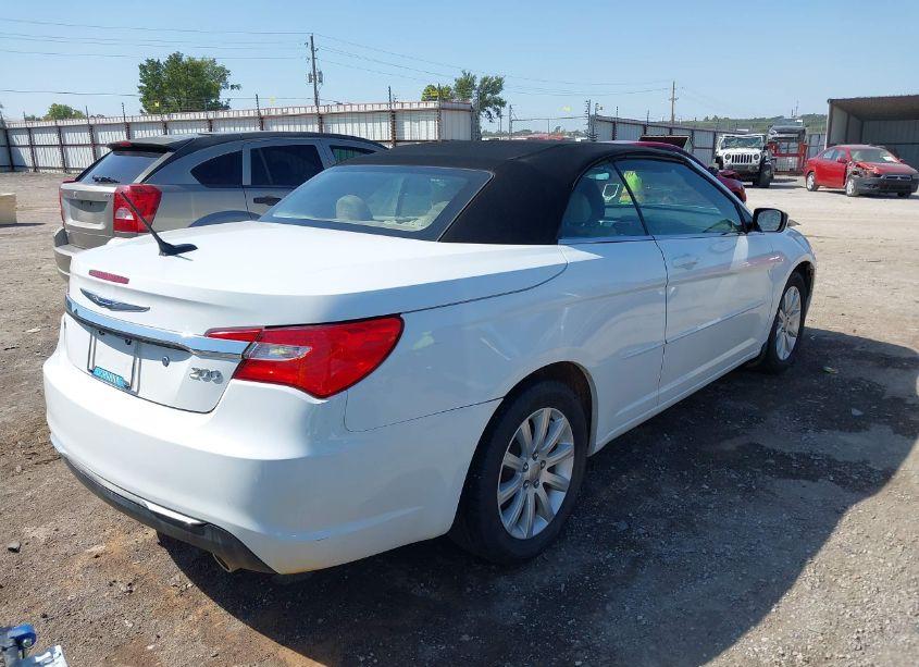 Photo 4 of 2014 Chrysler 200 TOURING (VIN 1C3BCBEG2EN131060)