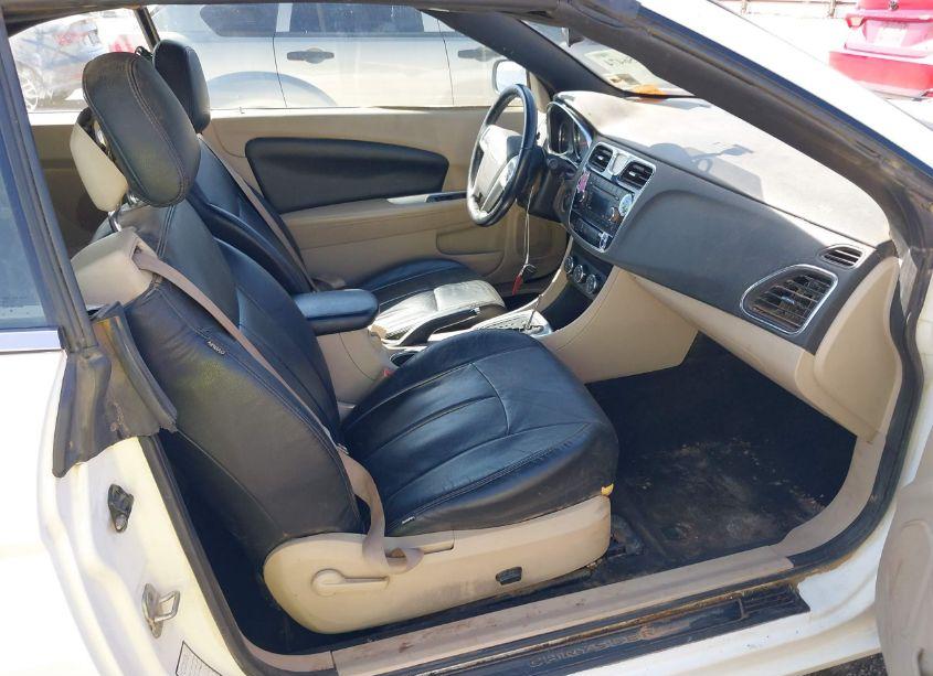 Photo 5 of 2014 Chrysler 200 TOURING (VIN 1C3BCBEG2EN131060)