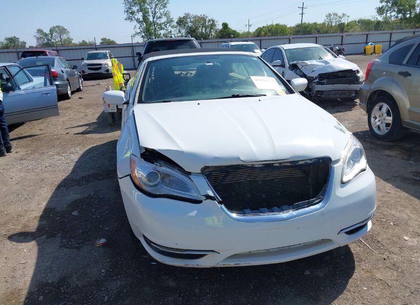 Photo 6 of 2014 Chrysler 200 TOURING (VIN 1C3BCBEG2EN131060)