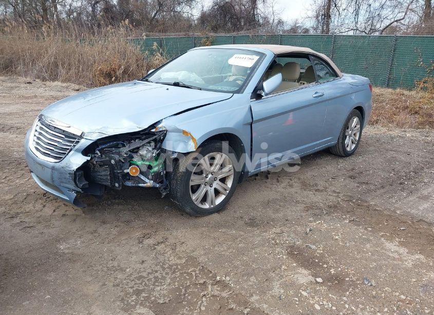 Photo 2 of 2013 Chrysler 200 TOURING (VIN 1C3BCBEG4DN628089)