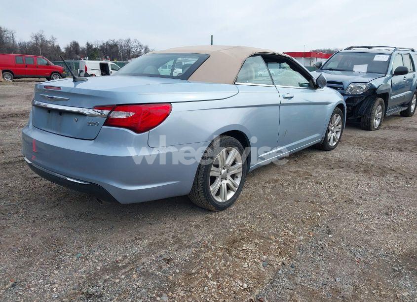 Photo 4 of 2013 Chrysler 200 TOURING (VIN 1C3BCBEG4DN628089)
