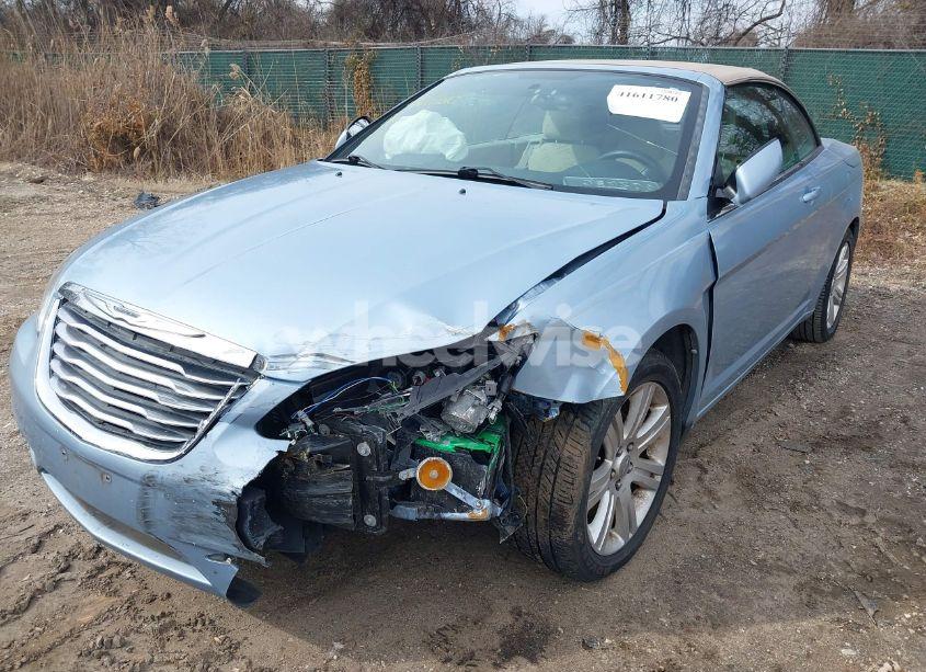 Photo 6 of 2013 Chrysler 200 TOURING (VIN 1C3BCBEG4DN628089)