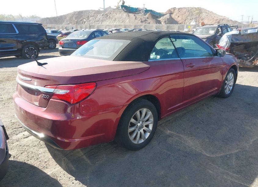 Photo 4 of 2013 Chrysler 200 TOURING (VIN 1C3BCBEG4DN676580)