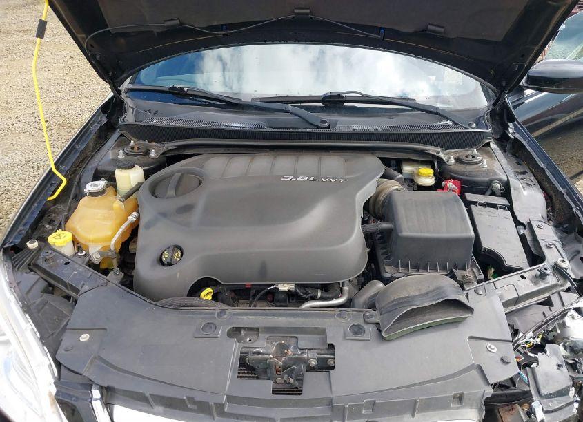 Photo 10 of 2012 Chrysler 200 TOURING (VIN 1C3BCBEG5CN158847)