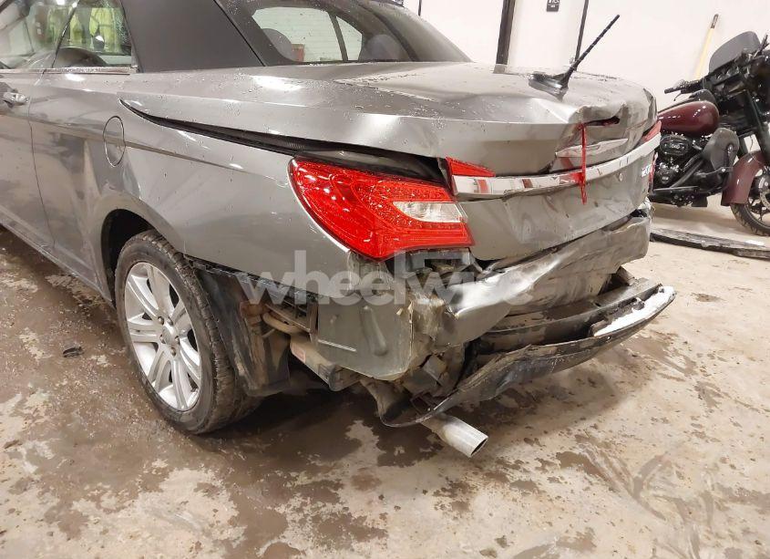 Photo 6 of 2012 Chrysler 200 TOURING (VIN 1C3BCBEG8CN233928)