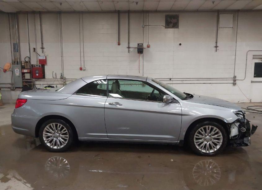 Photo 13 of 2013 Chrysler 200 LIMITED (VIN 1C3BCBFG0DN687204)