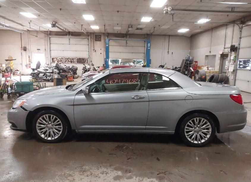 Photo 14 of 2013 Chrysler 200 LIMITED (VIN 1C3BCBFG0DN687204)