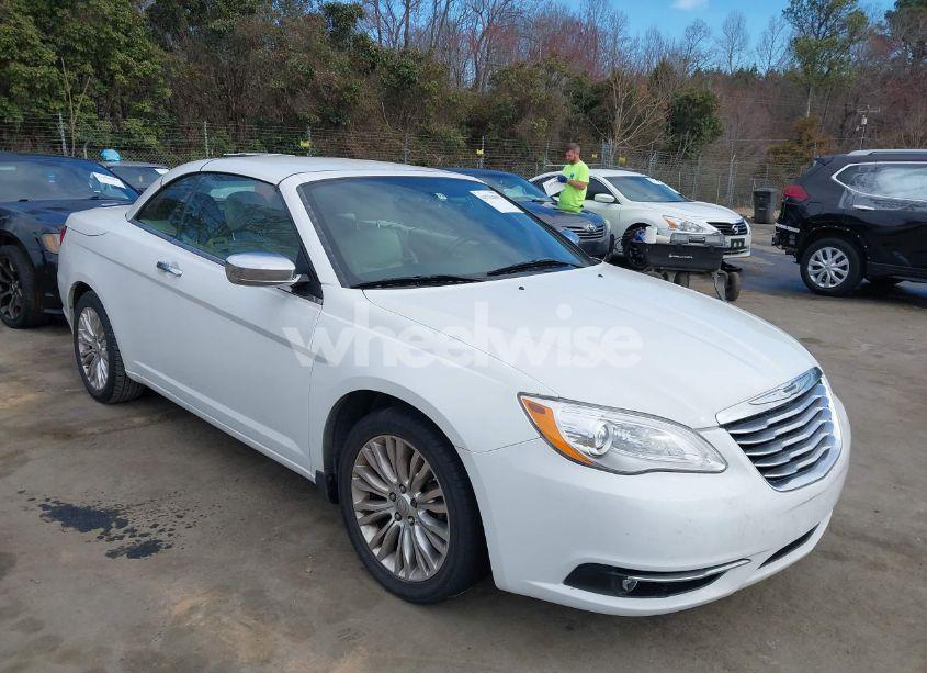 2013 Chrysler 200 LIMITED (VIN 1C3BCBFG1DN684747) main photo