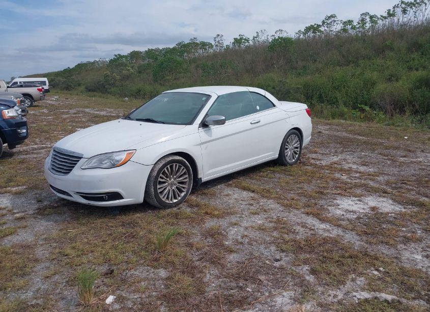 Photo 2 of 2012 Chrysler 200 LIMITED (VIN 1C3BCBFG7CN123032)