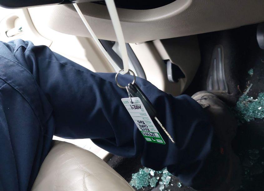 Photo 11 of 2013 Chrysler 200 LIMITED (VIN 1C3BCBFG7DN632698)