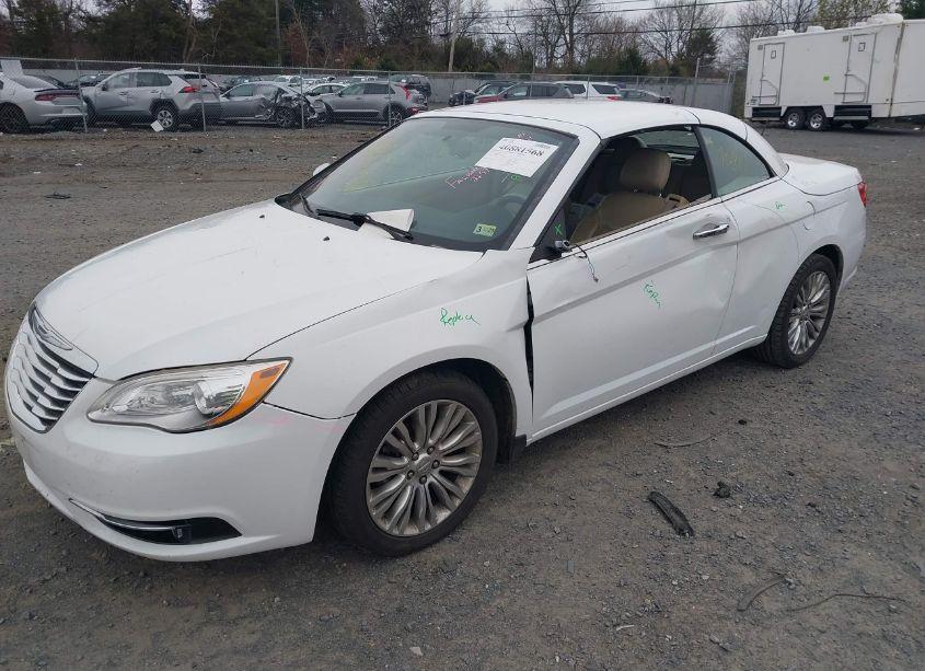 Photo 2 of 2013 Chrysler 200 LIMITED (VIN 1C3BCBFG7DN632698)