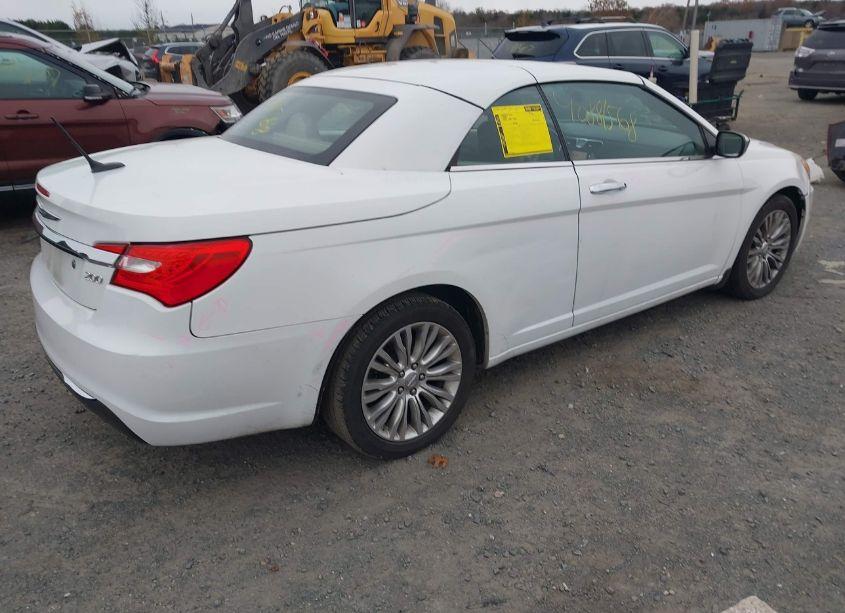 Photo 4 of 2013 Chrysler 200 LIMITED (VIN 1C3BCBFG7DN632698)