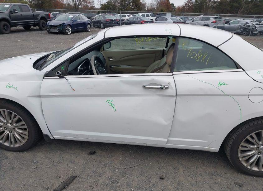 Photo 6 of 2013 Chrysler 200 LIMITED (VIN 1C3BCBFG7DN632698)