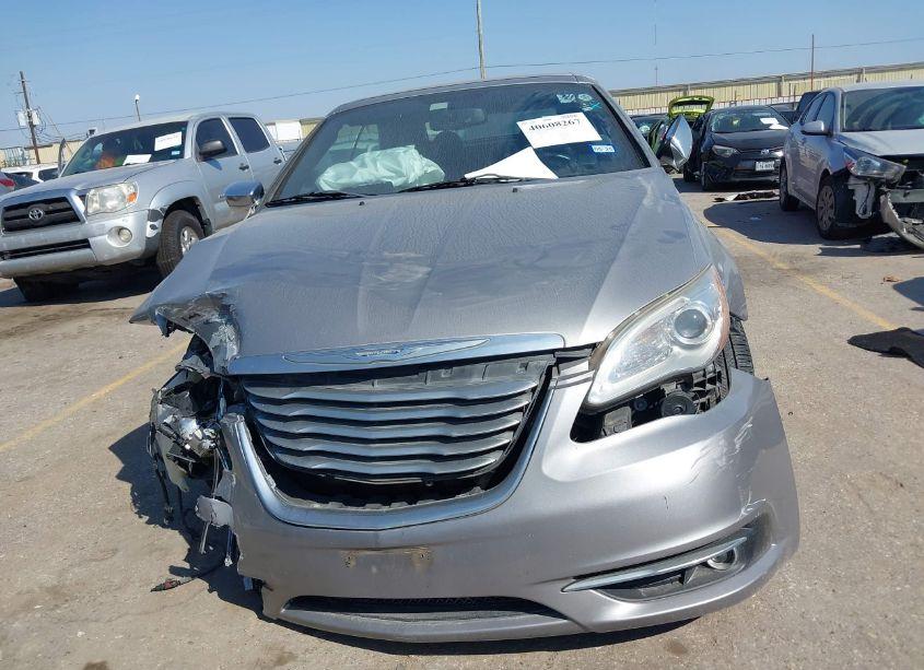 Photo 12 of 2013 Chrysler 200 LIMITED (VIN 1C3BCBFG8DN513509)
