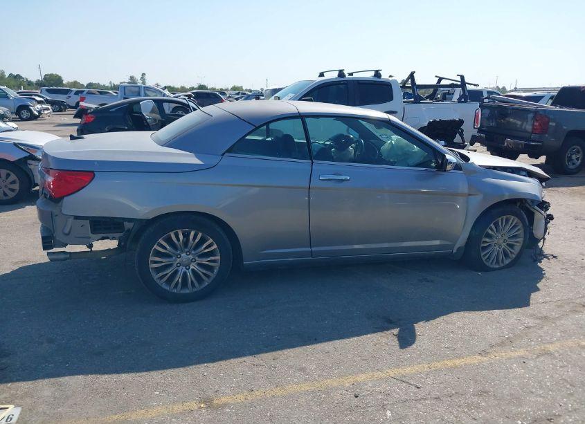 Photo 13 of 2013 Chrysler 200 LIMITED (VIN 1C3BCBFG8DN513509)