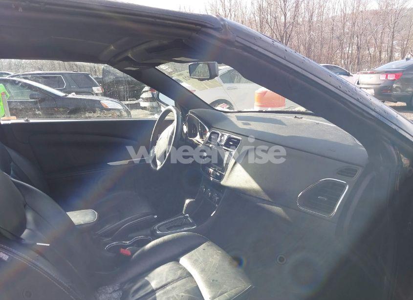 Photo 5 of 2014 Chrysler 200 LIMITED (VIN 1C3BCBFG9EN162644)