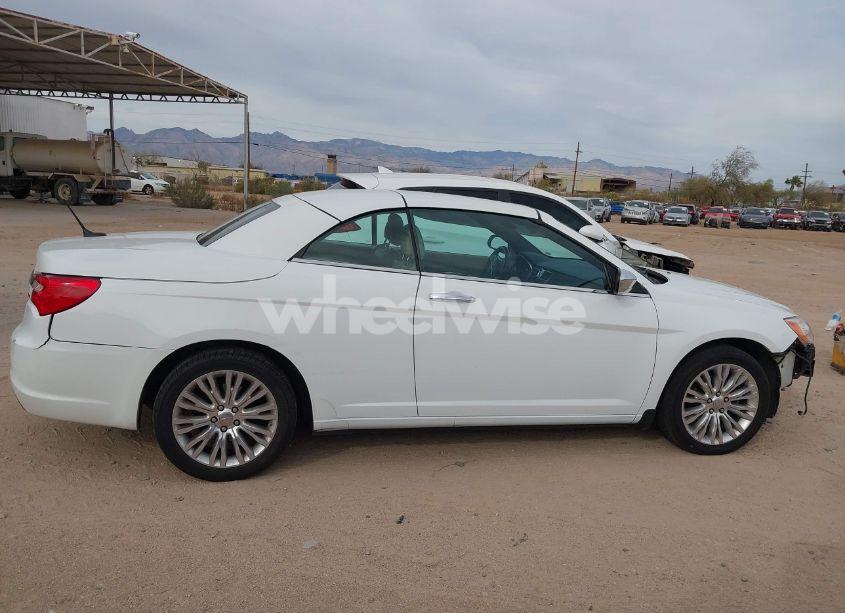 Photo 14 of 2014 Chrysler 200 LIMITED (VIN 1C3BCBFGXEN159655)