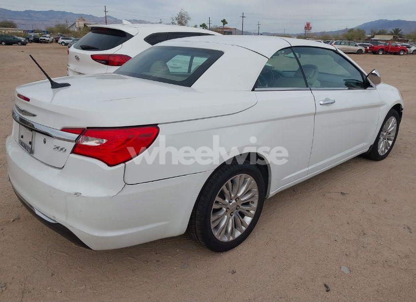 Photo 4 of 2014 Chrysler 200 LIMITED (VIN 1C3BCBFGXEN159655)