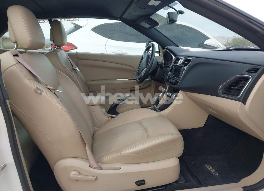 Photo 5 of 2014 Chrysler 200 LIMITED (VIN 1C3BCBFGXEN159655)