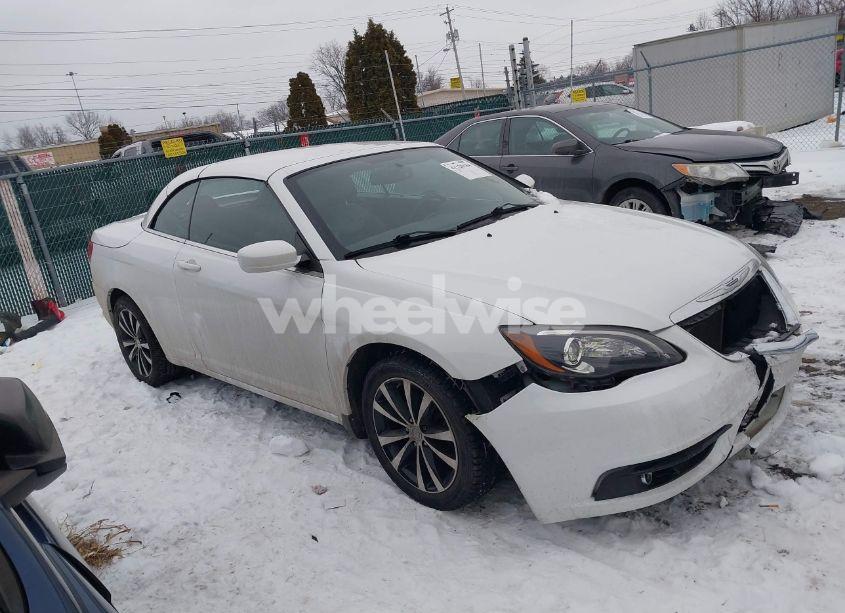 Photo 13 of 2012 Chrysler 200 S (VIN 1C3BCBGG3CN214653)