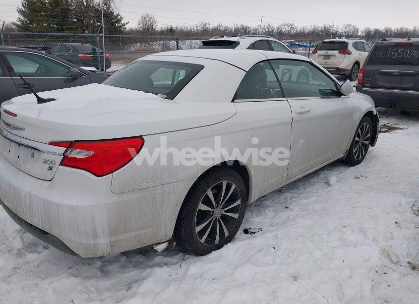 Photo 4 of 2012 Chrysler 200 S (VIN 1C3BCBGG3CN214653)