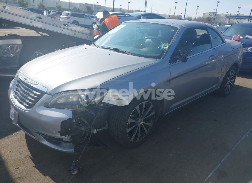 Photo 2 of 2013 Chrysler 200 S (VIN 1C3BCBGG6DN597988)