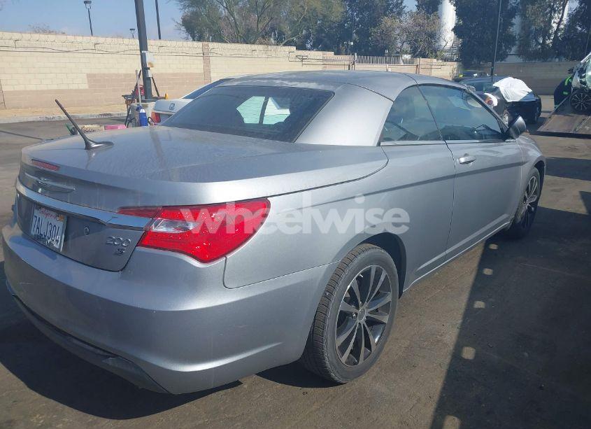 Photo 4 of 2013 Chrysler 200 S (VIN 1C3BCBGG6DN597988)