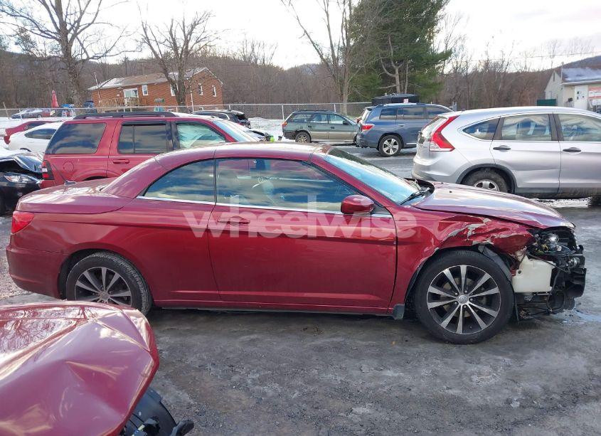 Photo 13 of 2013 Chrysler 200 S (VIN 1C3BCBGG7DN718642)